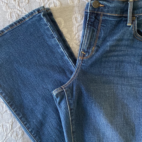 EUC Old Navy Bootcut Jeans - Size 12 Short - Picture 2 of 6